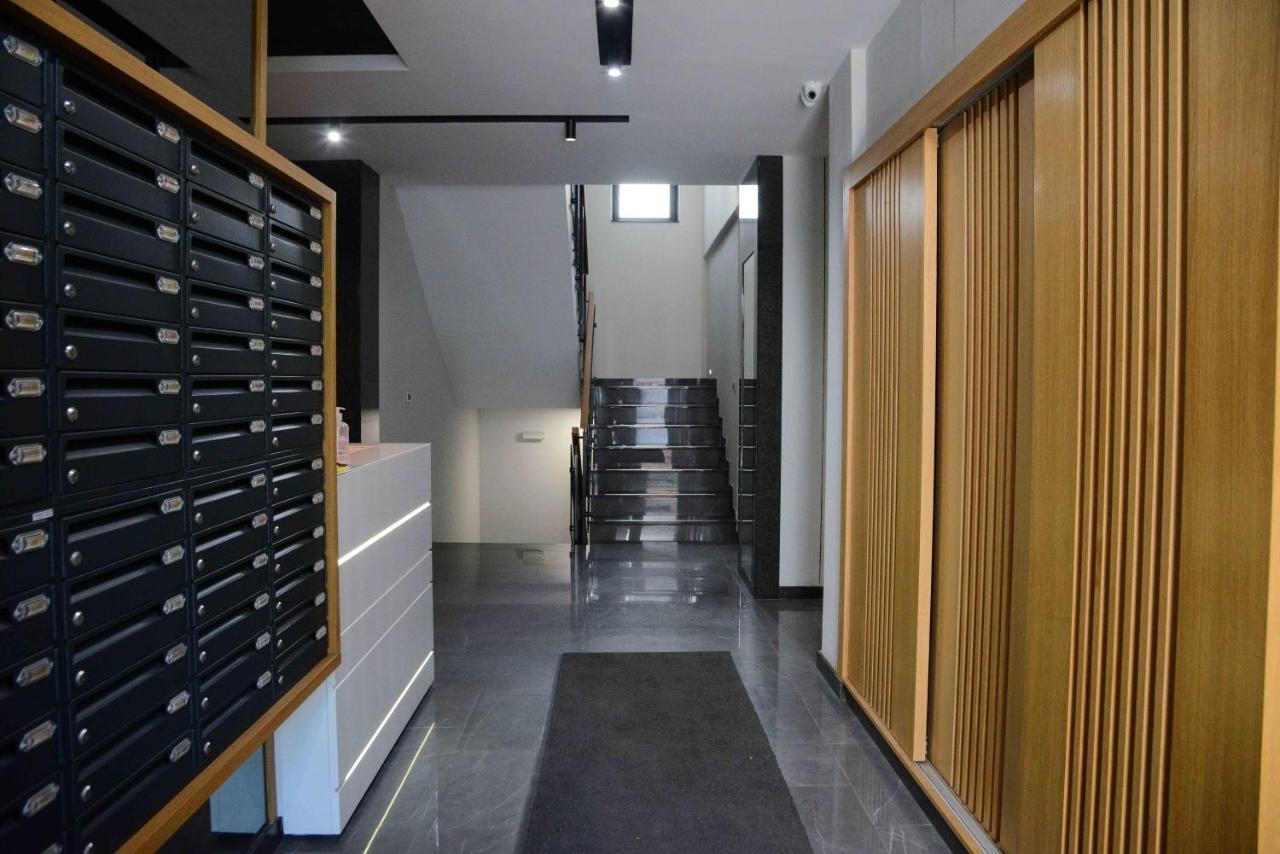 Tesla 70 Apartment With Secure Parking In The Garage Újvidék Kültér fotó