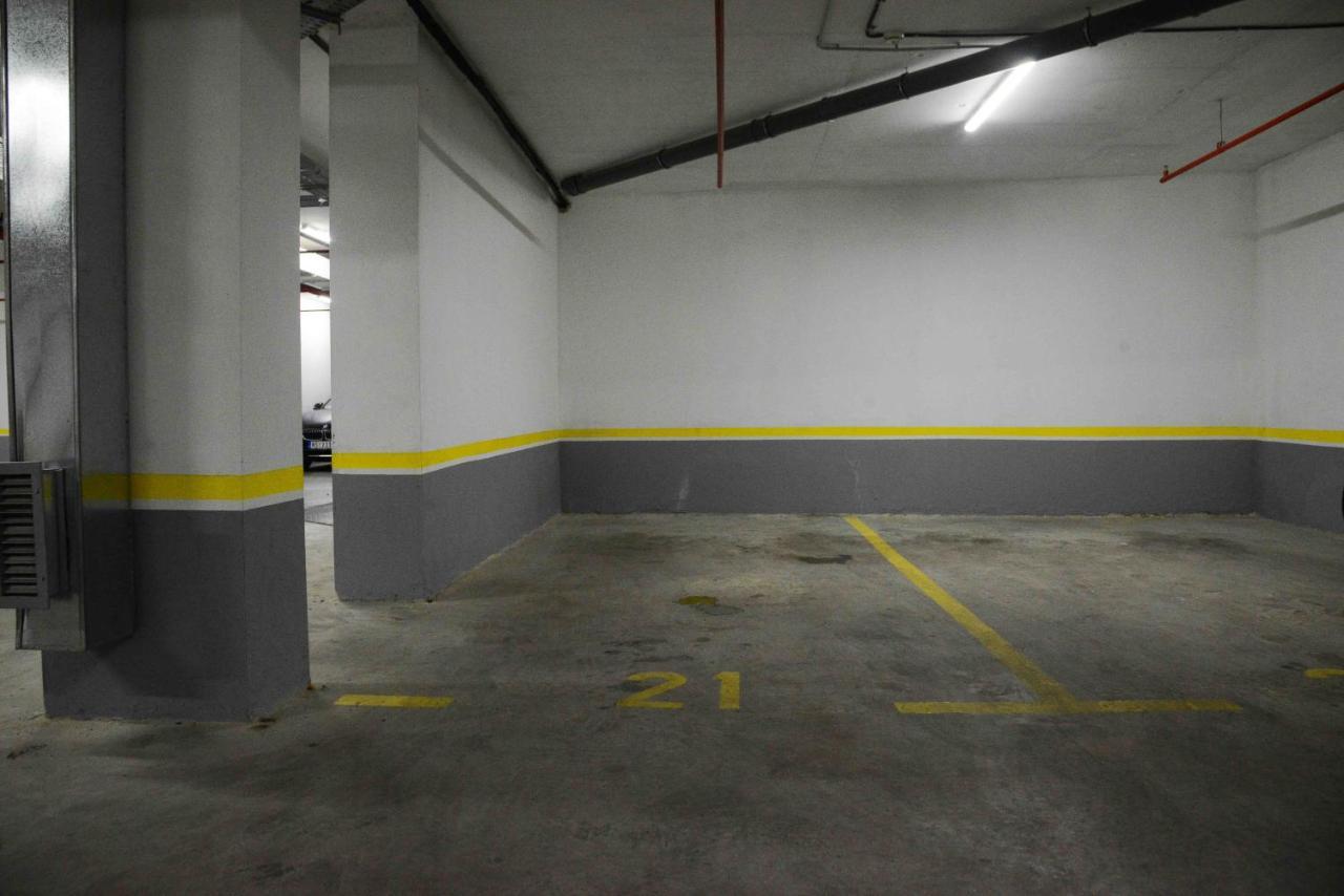 Tesla 70 Apartment With Secure Parking In The Garage Újvidék Kültér fotó