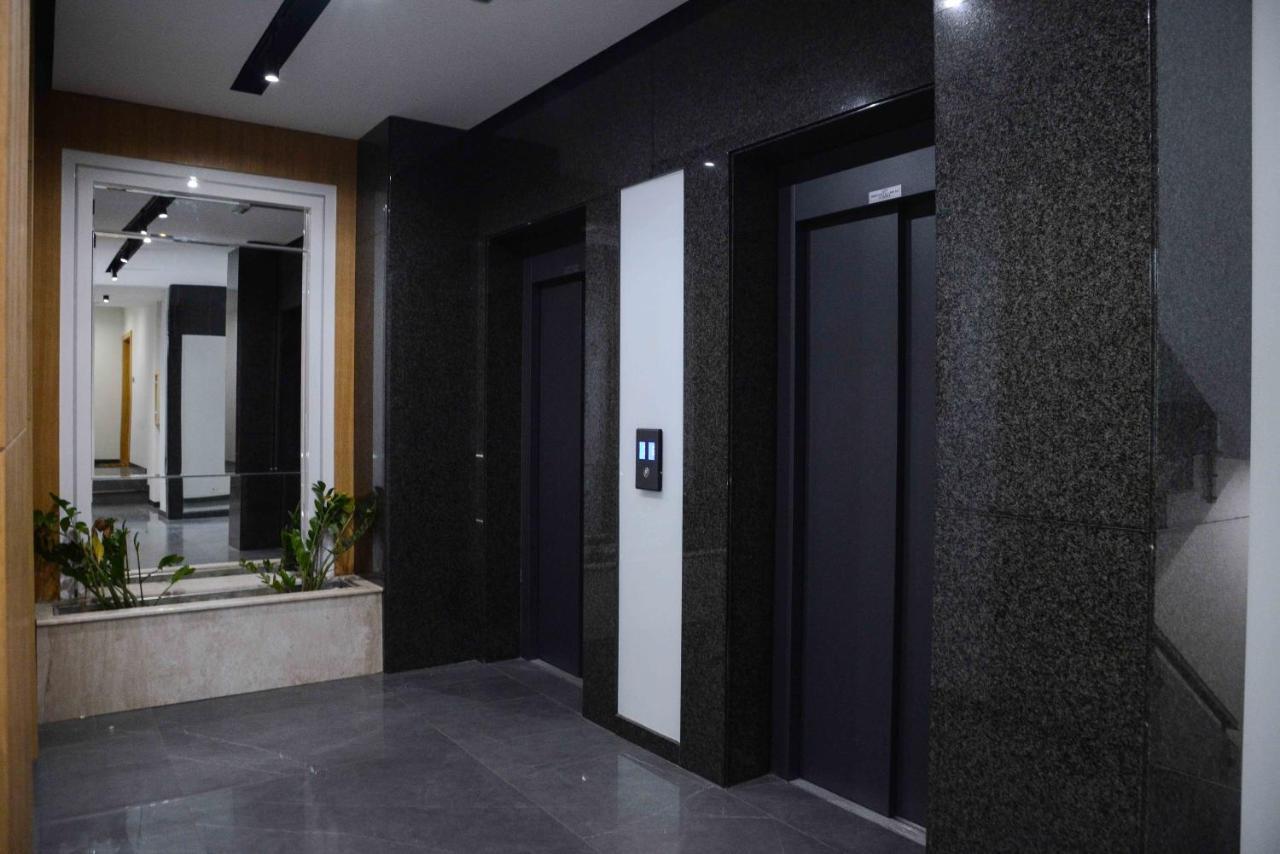 Tesla 70 Apartment With Secure Parking In The Garage Újvidék Kültér fotó